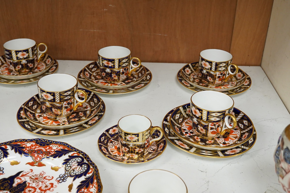 A Crown Derby Imari seven trio place setting, three other cups and two saucers, a large plate and a pair of Doccia- style vases, 18cm high